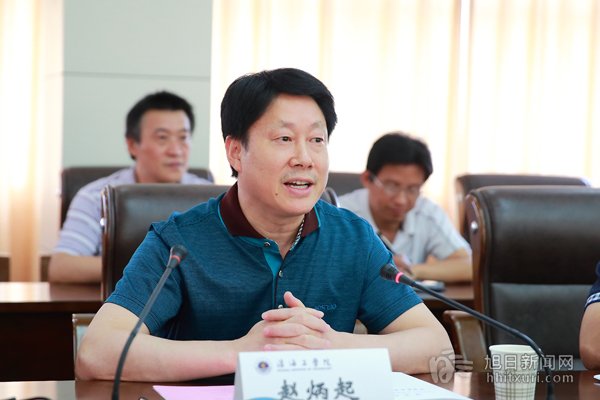 党委书记赵炳起致欢迎辞